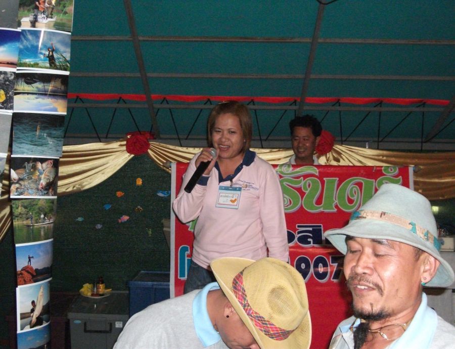 ตัดเข้าบรรยากาศงานเลี้ยงดีกว่า..........