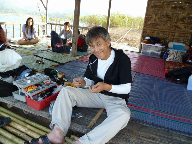 หัวหน้าผมมาแอบทำเบ็ดเพิ่มครับ กะว่าต้องโดนให้ได้ว่างั้น  :grin: