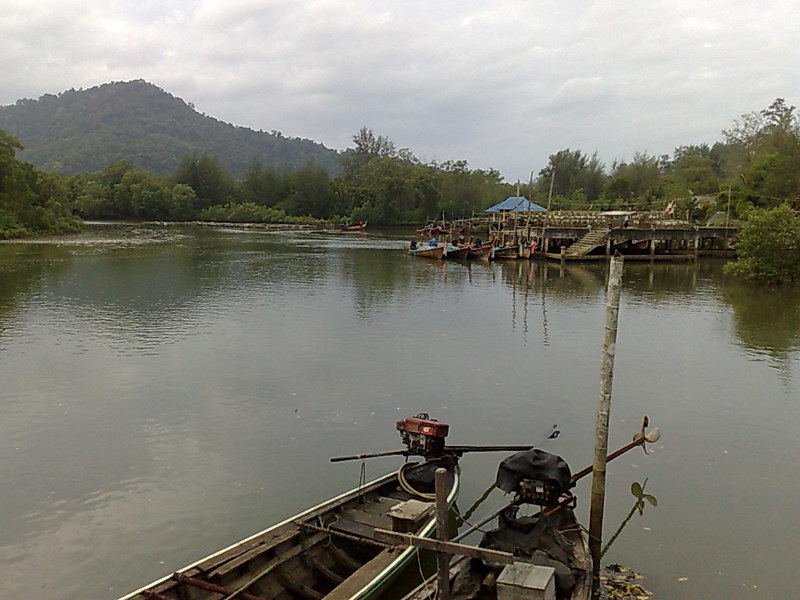 ที่ท่าเรือคร๊าบ สว่างแล้วได้เวลาลงเรือ ตืนเต้นสุดๆ ไม่เคยตกปลาทะเล 