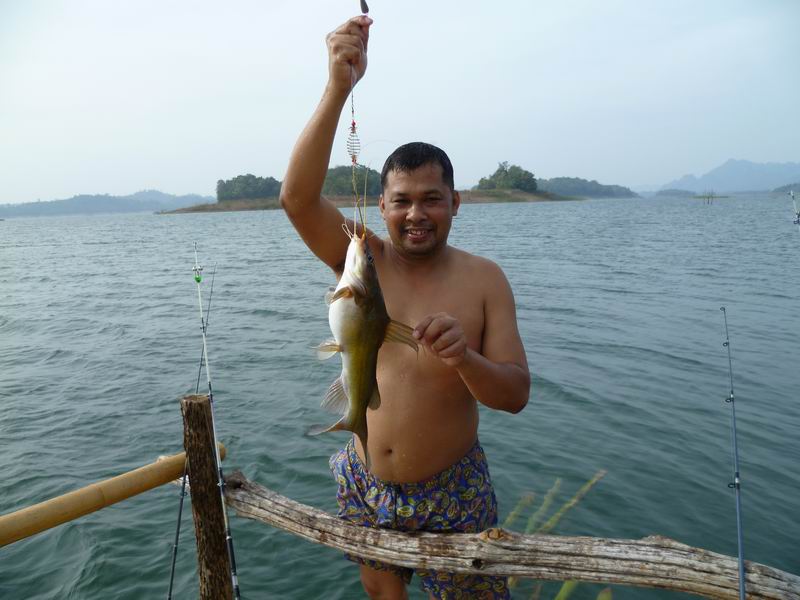 จัดให้น้าตรีอีกรูปครับกับกดเหลือง
