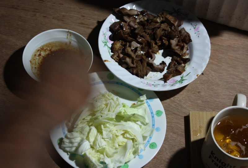 หลังจากที่ได้แกะแผ่นปิดท้องเรือแล้ว ก็สบายใจขึ้นเพราะมันเป็นเหมือนแค่แผ่นปิดร่องอะรัยใว้สักอย่างไม่ม
