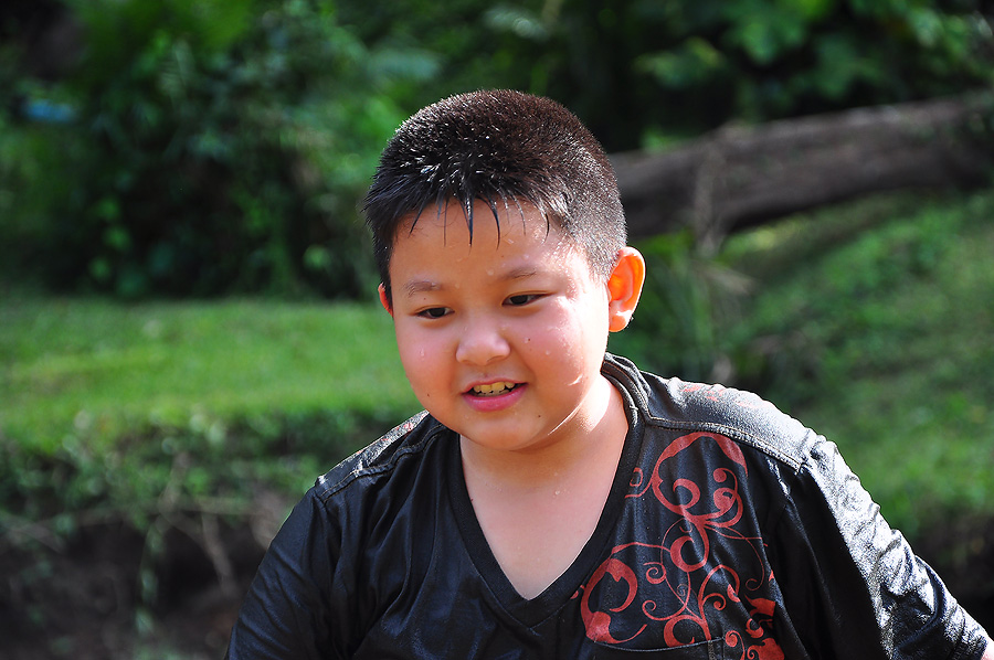 ลูกชายเนี่ยเหมือนพ่อหน่อย พูดแล้วเข้าใจง่ายเชื่อฟังดี แต่ลูกสาวเนี่ยเหมือนแม่เป๊ะ พูดแล้วเข้าใจยาก ไ