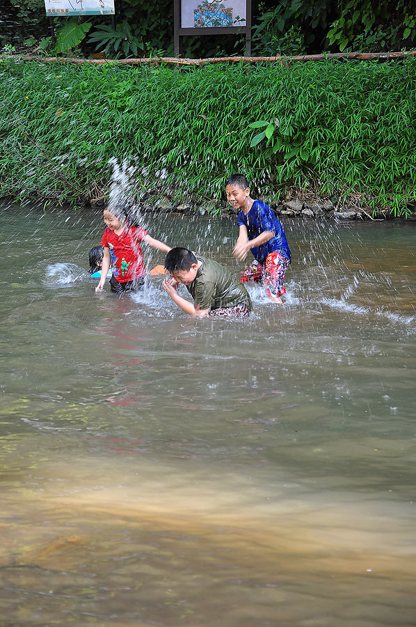 อุ๊ย...........มีเรื่องกันนี่หว่า พี่น้องช่วยกันใหญ่เลย :grin: :grin: :grin: