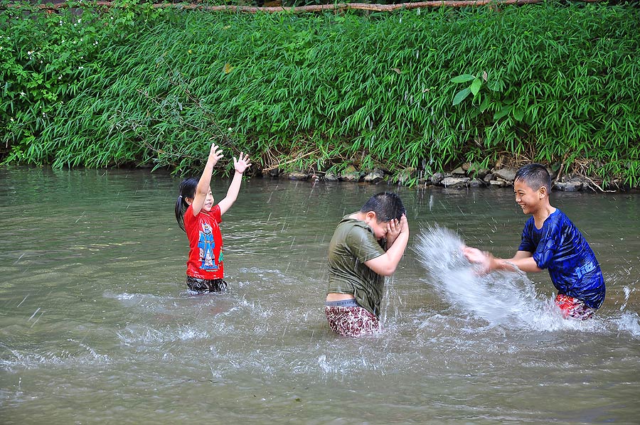 ผนึกกำลังสู้ :laughing: :laughing: :laughing:
