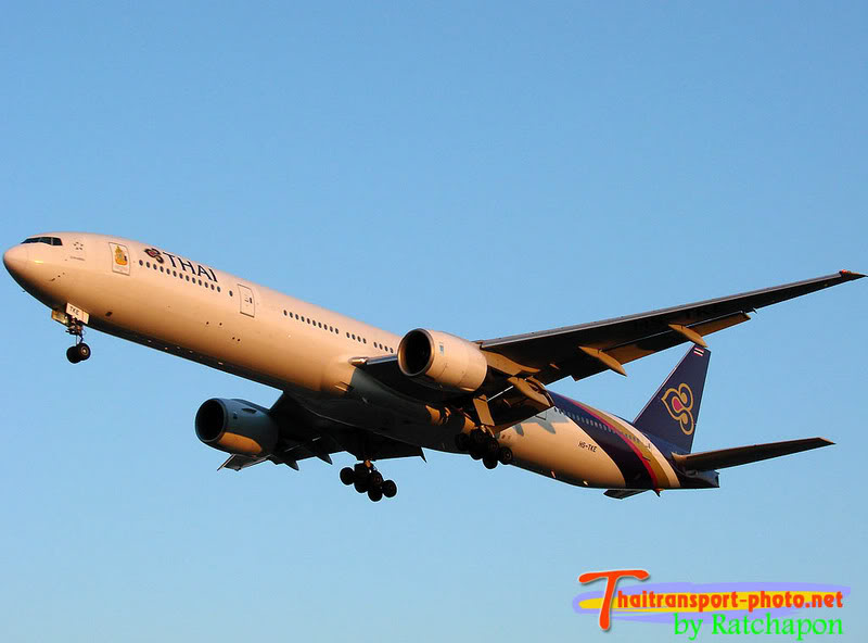 B777-3D7 HS-TKE สุคิริน เที่ยวบิน TG116 มาจากกรุงเทพฯ กำลังร่อนลงจอดสนามบินเชียงใหม่ 