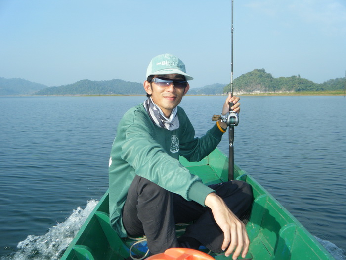 เรือมารับแล้วครับไปกันเลยครับ :laughing: :laughing: