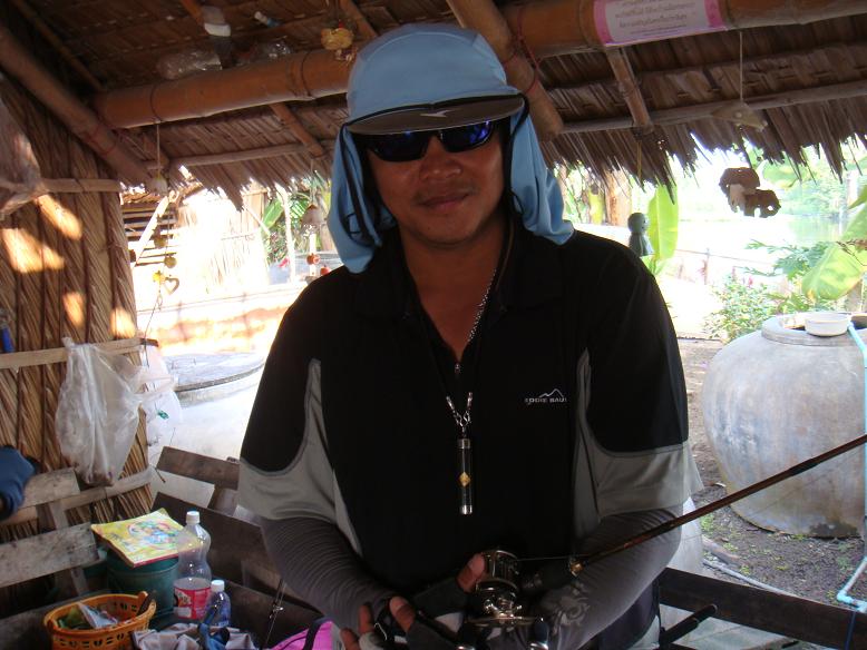 ท่านที่สอง  พี่ด้ง ( ศรีบรูพา )  ภาพนี้