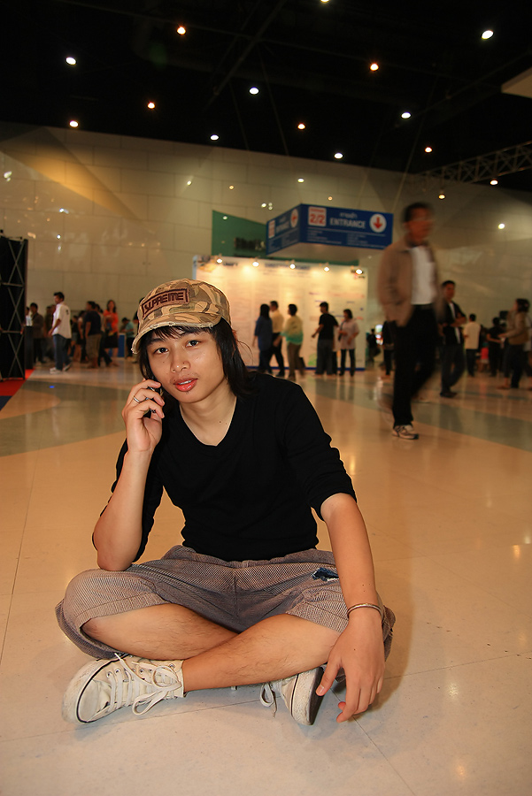 ยึดกล้องกลับมาได้พักเดียว....ก้อโดนโทรตามให้ออกมานั่งรอ ท่านออกญาโม่งกันซะแระ..

 ม.3  นังมัส นักล