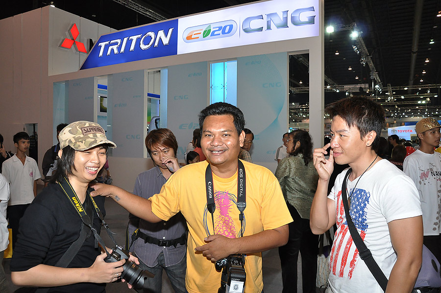 แหม...........ก็คนเข้านานๆได้เข้าเมืองกรุงสักที มาถูกก็บุญแล้วเน้อ  :grin: :grin: :grin: