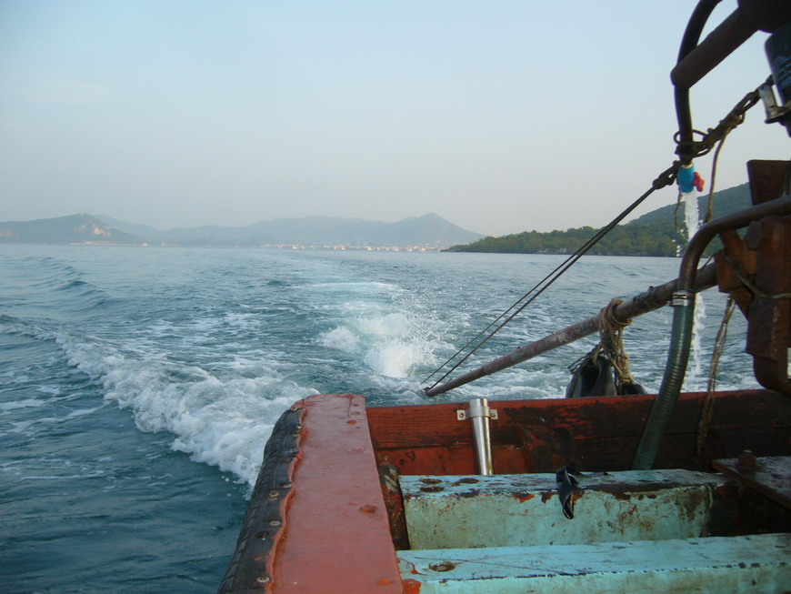 น้ำหางท้ายเรือมองดูแล้ว อยากเอาห่ว