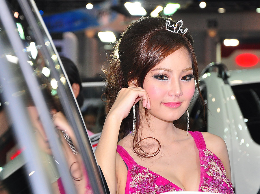 อุ๊ย........อุตส่าห์มาแอบถ่ายหลังรถ เธอยังหันมาเห็นอีก :grin: :grin: :grin: