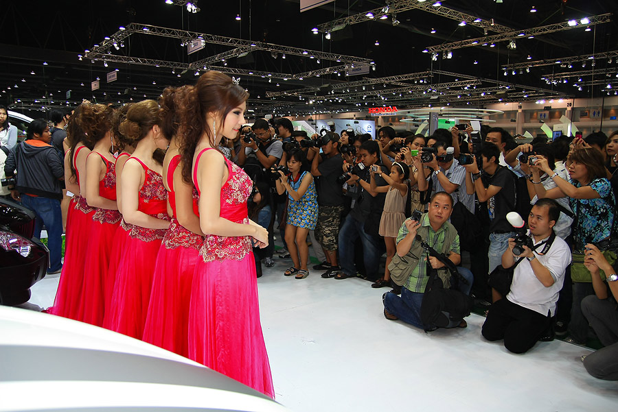 ซันยอง ออกพรีเซ๊นต์.....รับประกันได้ว่า มัวแต่ช้า ได้ถ่ายรูปอยู่แถมสามแน่ๆ
 :laughing: :laughing: :