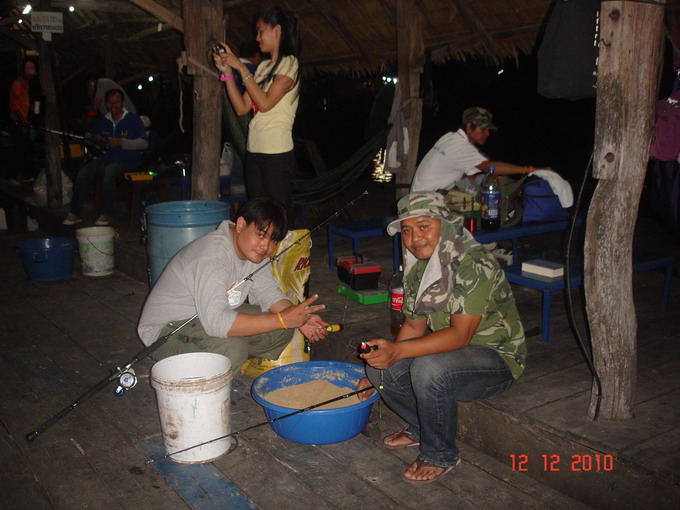 บรรยากาศของซุ้มเด็กวัดฯนำทีมโดยน้