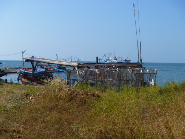 บริเวณโดยรอบท่าลงเรือคับ