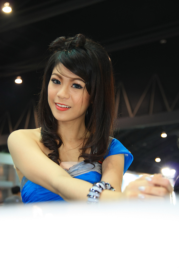 ยืนถ่ายเฉย ๆ มานเห็นคนข้างหลัง รก ๆ 