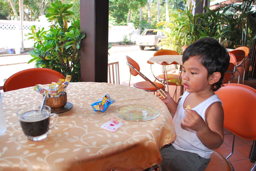 [b]หาเติมคาเฟอินเข้าร่างกายก่อนครับเด๊วง่วงนอน[/b] :smile:
