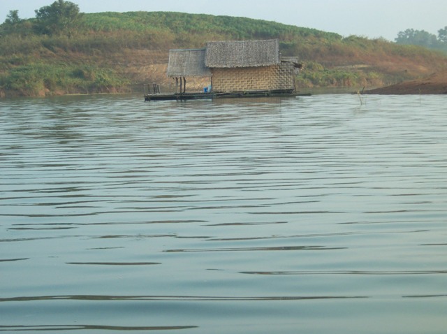 แพที่พัก