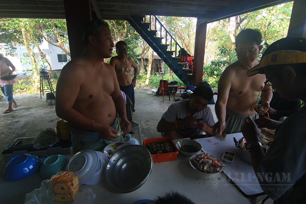 กินกันอิ่มแค่ไหน.........ดูเอานะครับ  

 :laughing: :laughing: :laughing:

(ขออภัย...ถ้ารูปดูไม่