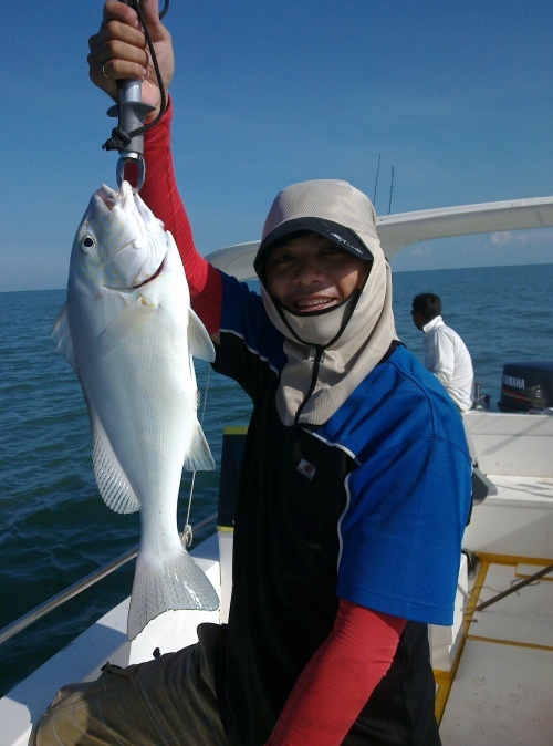 มัวยุ้งอยู่กับเจ้าตัวเนี้ย ที่หัวเ