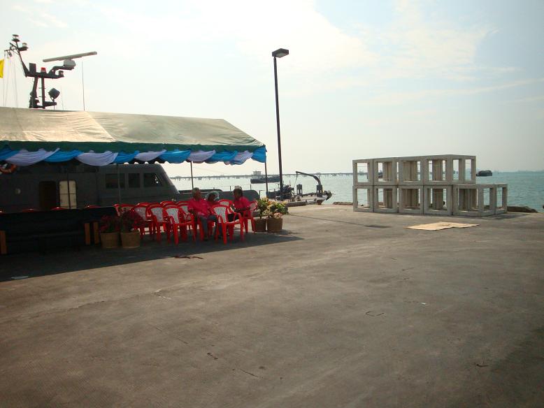 บรรยายกาศก่อนเริ่ม พิธี ครับ  ปะการั