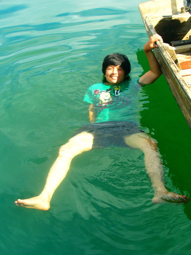 ผมเล่นน้ำดีกว่า

 :grin: :grin: :grin: