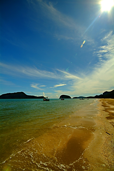 เช้าแล้วเดินถ่ายรูปเล่นหน่อย :grin: