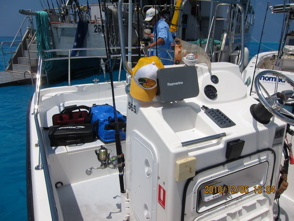 อันนี้เป็นเรือที่จะไปในวันแรก ชื่อ Blue Dorey คนขับชื่อ Shane เรือนี้เป็นแบบ outboard ขนาดประมาณ 18 