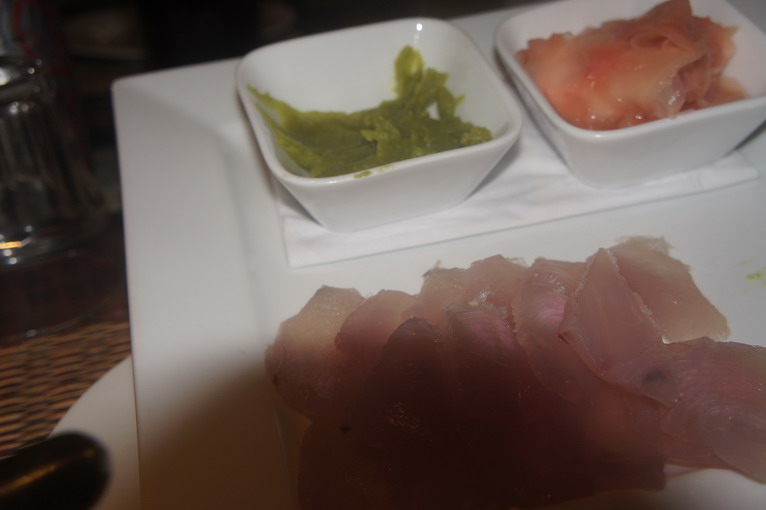 อาหารเย็นวันที่สอง เริ่มด้วย Sashimi