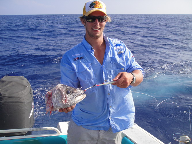 ที่น่าชื่นชมมากๆคือบรรดาลูกเรือ หรือ Fishing Guide ครับ เค้าขยันมากจริงๆ ย้ายหมายตลอดและคอยกระตุ้นให