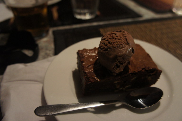 ไอติมกับบราวนี่ก็มี