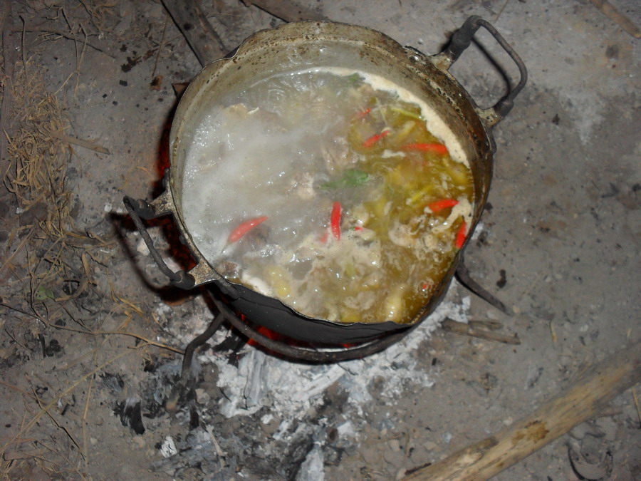 นี่ครับ หน้าตาต้มยำไก่บ้านที่ทุ่งน