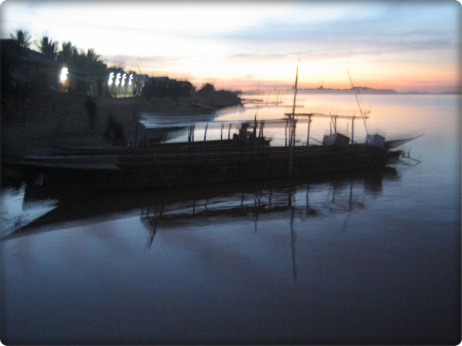 ยามเช้าที่ท่าเรือเมืองแสน :love: :cheer: