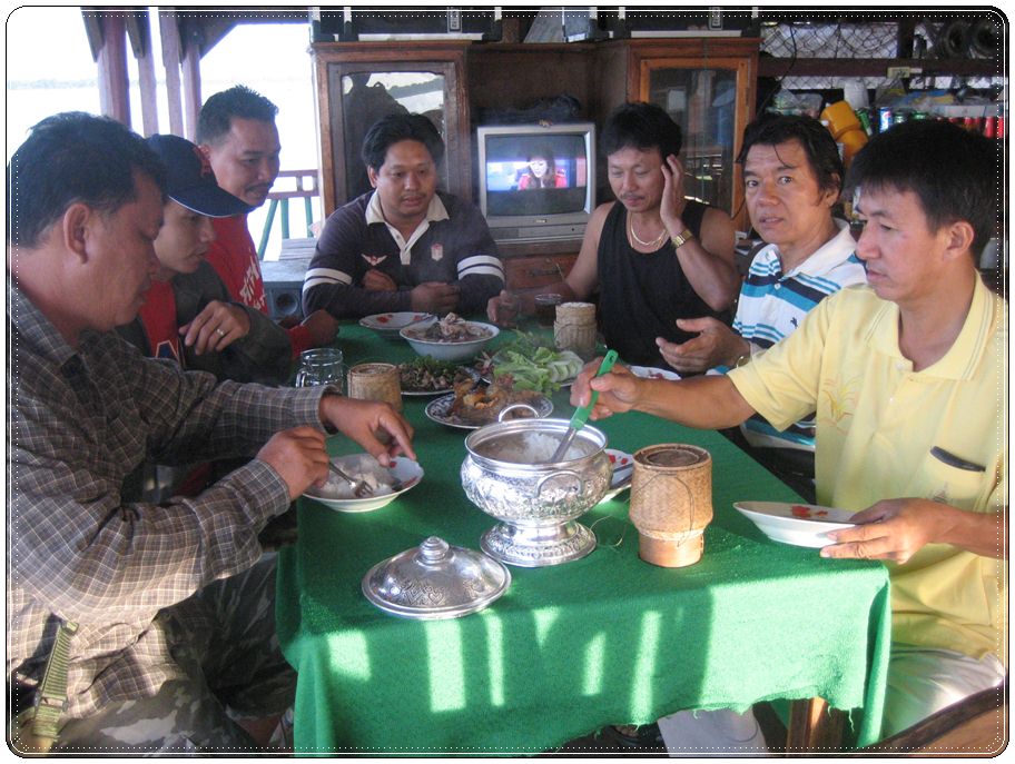 ฆ่าปลาเอาศพทำกินแล้วยังยิ้มร่าเริงอีกแน่ะ :grin: :grin: :love: :cheer: