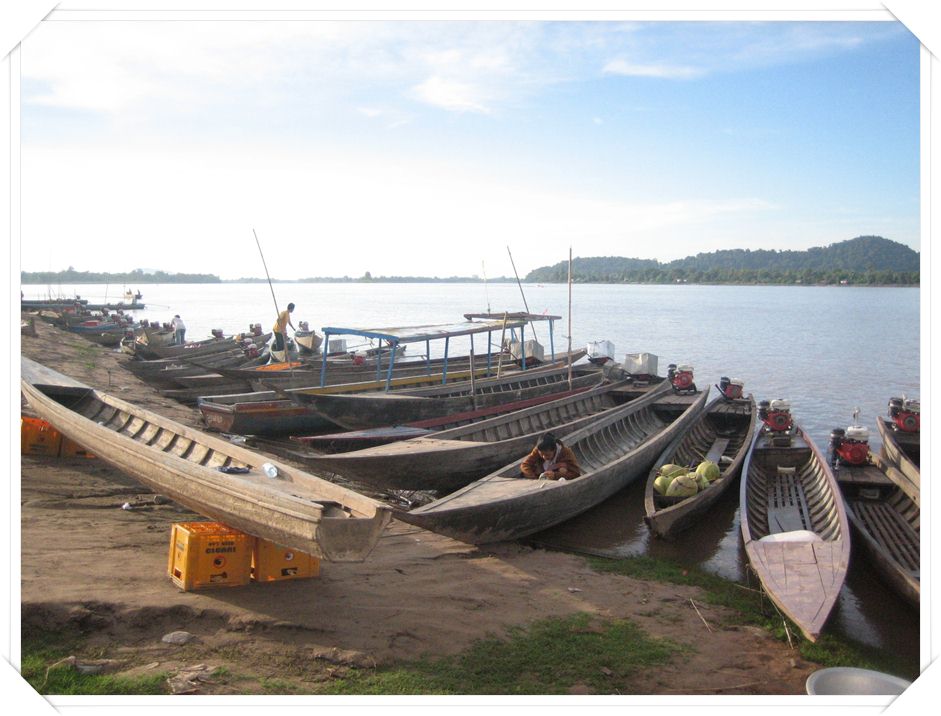 เรือมาจากตามเกาะจอดเทียบท่าที่เมืองแสน :love: :cheer:
