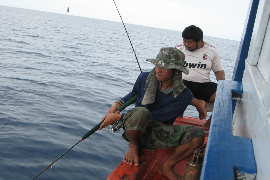 คนแรก กบลูกน้าหมาพ่อครัวในเรือ คนห