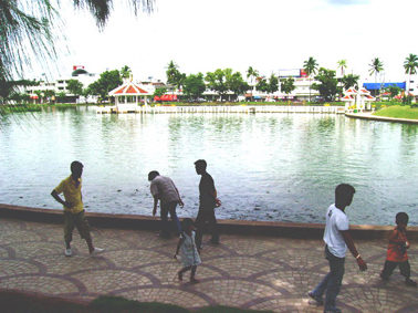 บริเวณรอบในจะมีทางเดินขนาดใหญ่ติด