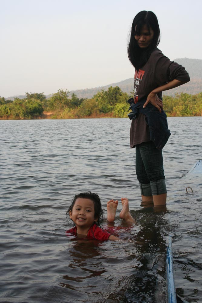  :love: :love: :love:
.........
 [q]เกาะขอบเรือ ไปด้วยคร๊าบน้าแอ๊พ [/q]
หวัดดีครับน้าเม่น......ยา