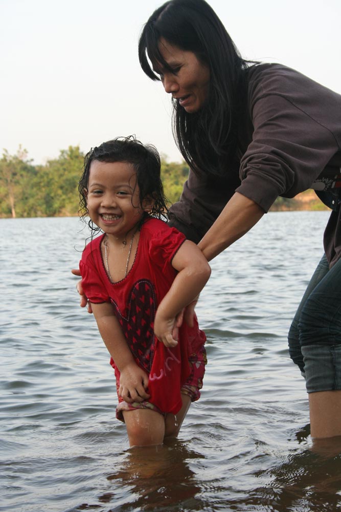 น่ารักครับ.................ลูกสาวผมนะครับ.......... :grin: :grin: :grin: :grin: