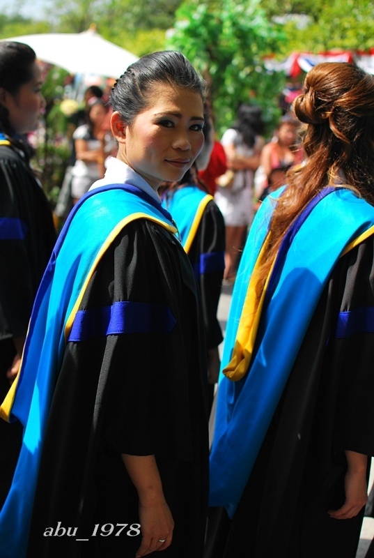เพื่อน...ขอบใจนะเก่งที่มาถ่ายรูปให้

