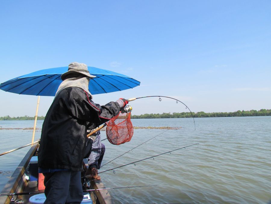 กลางลำเรือ  โดนอีกแล้ว ครับ  :grin: :love: :cheer:
