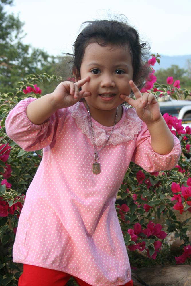 ก่อนกลับก้อถ่ายรูปลูกสาวซ๊ากกกกกกกกกกกกหน่อย........ :laughing: :laughing: :laughing: :laughing:
ใค
