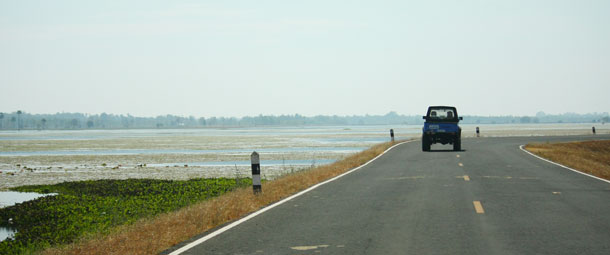 นำเข้าสู่สถานที่รับแขก...