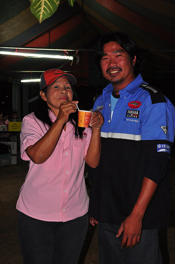เจ๊ลัดดาได้ยินว่าผมทานกาแฟ เจ๊ก็ใจดิ๊ดี รีบชงมาให้เลยอ่ะ แต่ดันมาไม่ถึงผมเสร็จพี่บอยไปก่อนเลยอ่ะ :cr