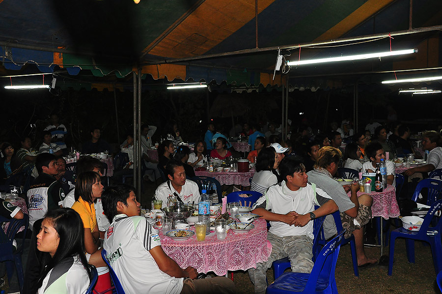 ทุกคนนั่งกิน....เอ๊ย....ฟังกันอย่างตั้งใจกันทีเดียว :grin: :grin: :grin: