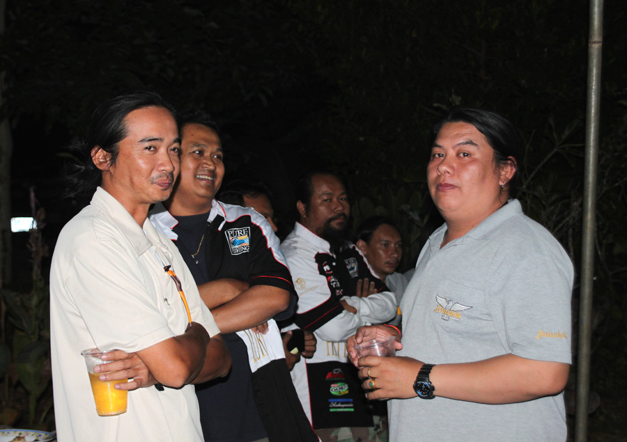 ทีมนี้มาไกลจากเชียงใหม่ครับ  :laughing: :laughing: :laughing:
อย่าลืมนะบอกกันว่าอย่างไรเดช  :laughi