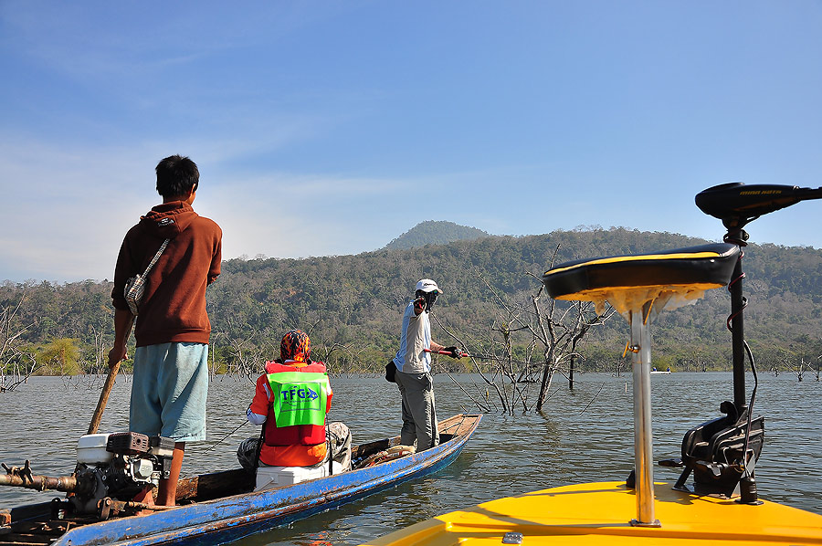 เรือใครอยู่ข้างหน้าว่ะ.........อ๋อ น้าน้ำกับน้าศักดิ์นี่หว่า :grin: :grin: :grin: