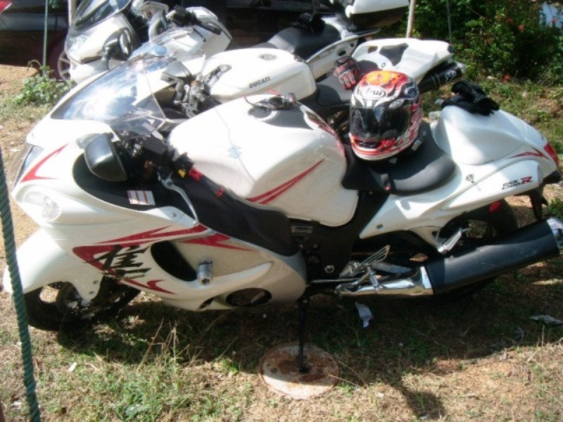 ฮายา GSX1300 cc  :love: :love: :love: :love: :love: :umh: :umh: :umh: :umh: :umh: :umh: :love: :love