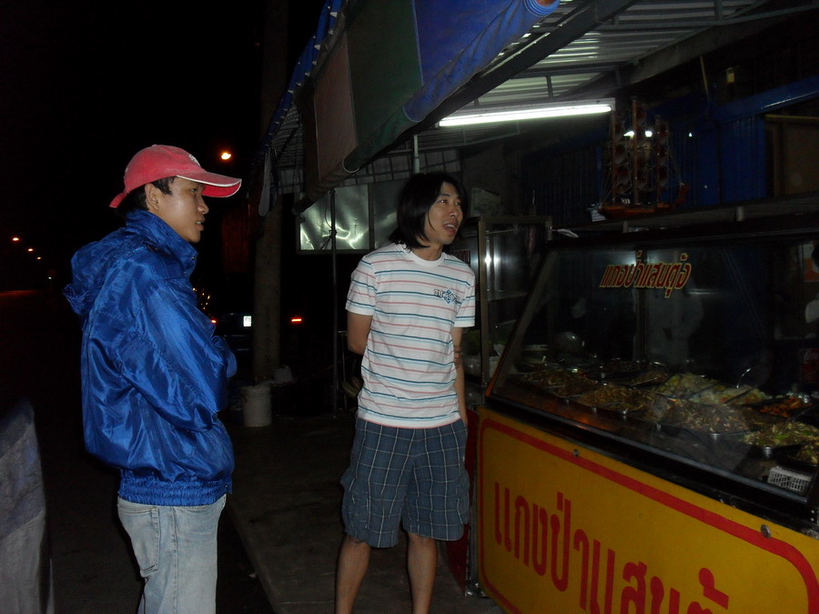 มาพอดีสมทบกับน้าย๊ง มาถึงก่อนหน้าน