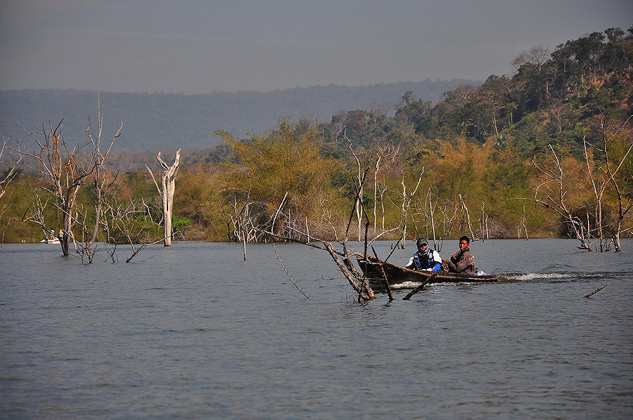 เอ๊ะ...........เรือใครกำลังวิ่งมาทางนี้อ่ะ :ohh: :ohh: