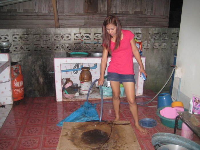 ใส่น้ำด้วยนะคับ ผบ. เด๋วมันจะตายคับ 